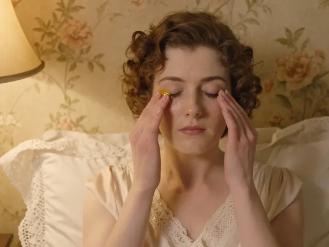 Как делать массаж век для роста ресниц: пошаговая инструкция и научные данные